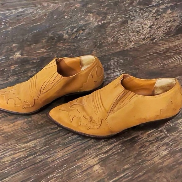 9 West Leather Tan Suede Ankle Booties with Pointed Toe - Picture 3 of 6